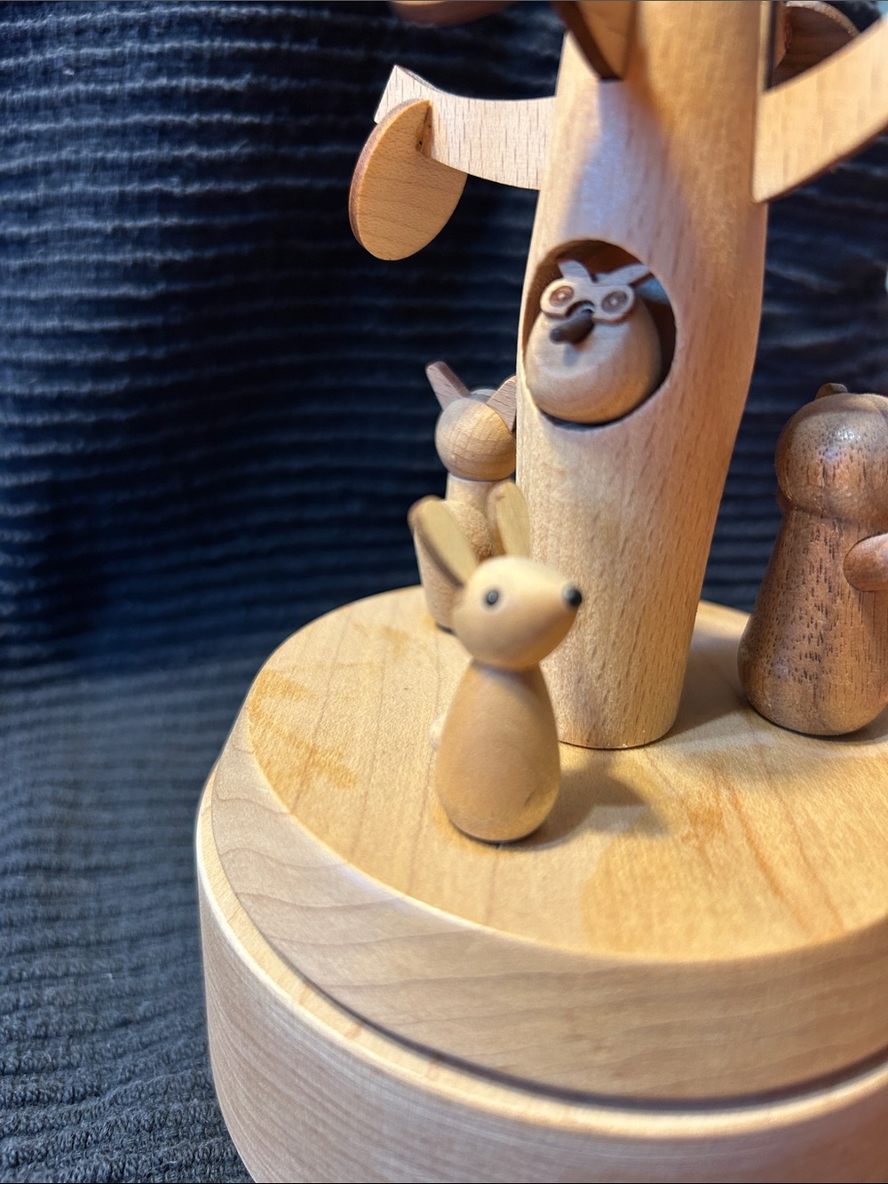 Wooderful Life handcrafted wooden musical box with forest animal figures - Picture 7 of 7